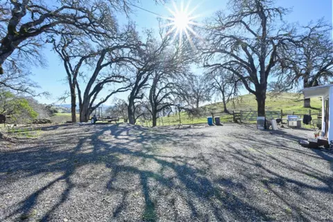 Exterior - 32400 Pine Mountain Rd, Cloverdale, CA 95425 photo 3 of 13