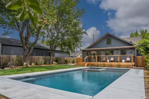 Exterior - 623 2nd St E, Sonoma, CA 95476 photo 3 of 4