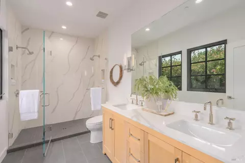 Bath - 623 2nd St E, Sonoma, CA 95476 photo 1 of 2