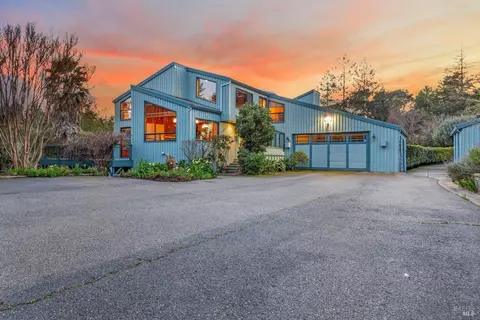 1097 Tilton Rd, Sebastopol, CA 95472