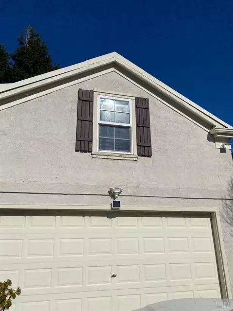 Exterior - 582 Mural Ln, Fairfield, CA 94534 photo 6 of 8