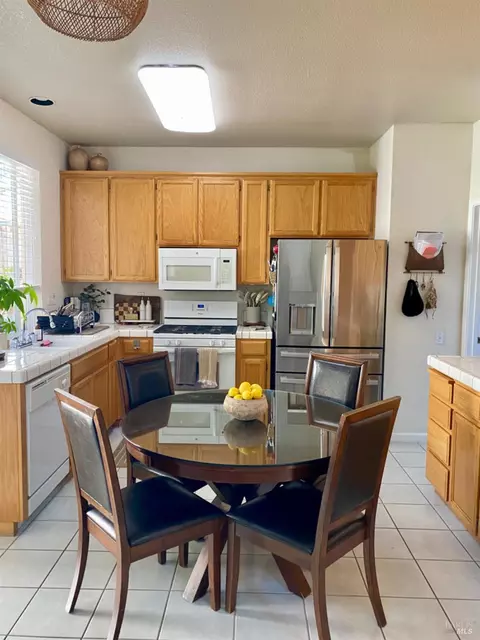 Kitchen - 582 Mural Ln, Fairfield, CA 94534 photo 4 of 5