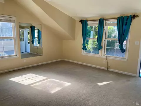 Living - 582 Mural Ln, Fairfield, CA 94534 photo 5 of 5