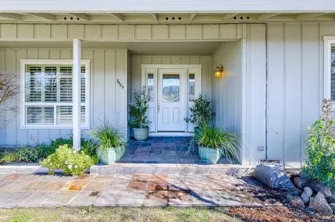 7585 Oak Leaf Dr, Santa Rosa, CA 95409