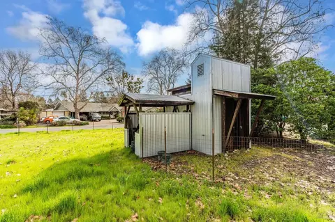 1415 Forestview Dr, Santa Rosa, CA 95401 photo 4