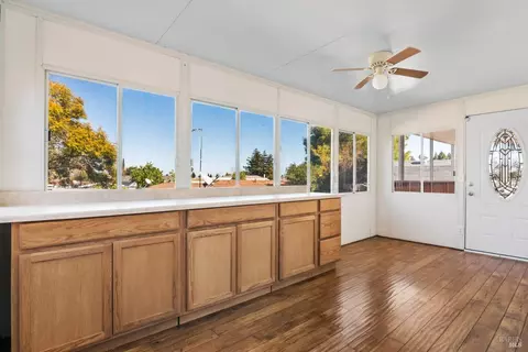 280 Luau Dr, Pittsburg, CA 94565 photo 4
