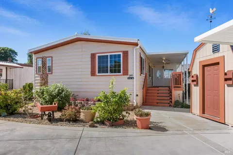 280 Luau Dr, Pittsburg, CA 94565 photo 2