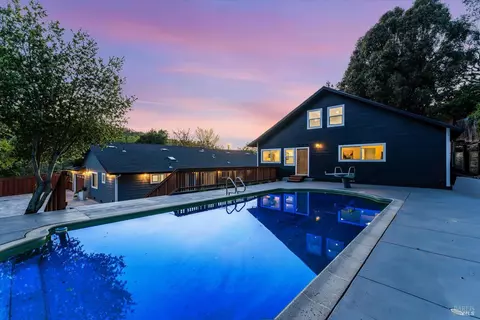 15 Amber Ct, Novato, CA 94947