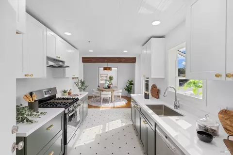 2810 Laurel St, Napa, CA 94558