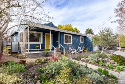 1715 Wright St, Santa Rosa, CA 95404