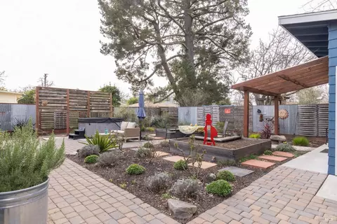 1715 Wright St, Santa Rosa, CA 95404 photo 4