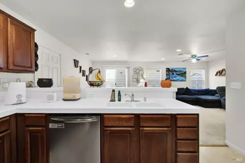 Kitchen - 3143 Puffin Cir, Fairfield, CA 94533 photo 7 of 10