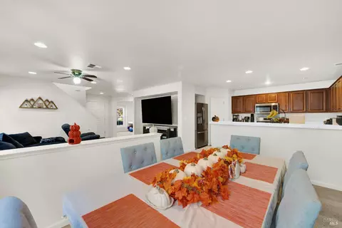 Dining - 3143 Puffin Cir, Fairfield, CA 94533 photo 3 of 3