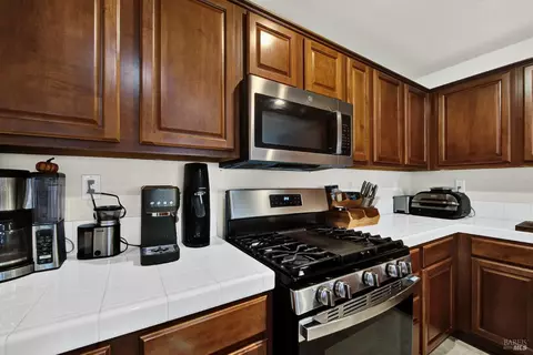 Kitchen - 3143 Puffin Cir, Fairfield, CA 94533 photo 5 of 10