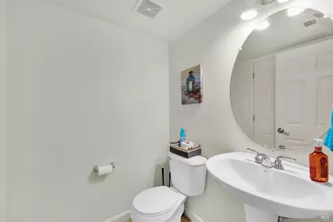 Bath - 3143 Puffin Cir, Fairfield, CA 94533 photo 1 of 2