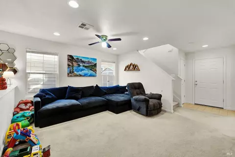 Living - 3143 Puffin Cir, Fairfield, CA 94533 photo 1 of 1