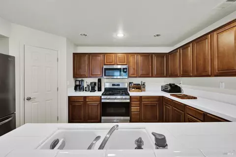 Kitchen - 3143 Puffin Cir, Fairfield, CA 94533 photo 1 of 10
