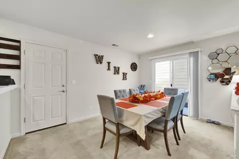 Dining - 3143 Puffin Cir, Fairfield, CA 94533 photo 1 of 3