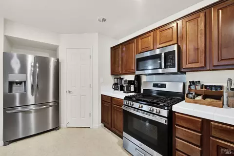Kitchen - 3143 Puffin Cir, Fairfield, CA 94533 photo 10 of 10