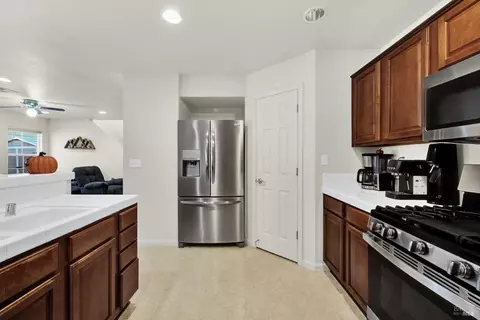 Kitchen - 3143 Puffin Cir, Fairfield, CA 94533 photo 9 of 10