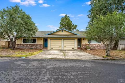 420-422 Pheasant Ln, Santa Rosa, CA 95403