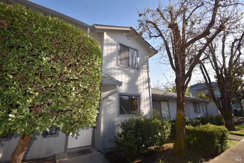 117 Elbridge Ave #E, Cloverdale, CA 95425