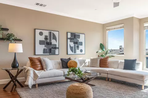6486 Bayview Dr, Oakland, CA 94605