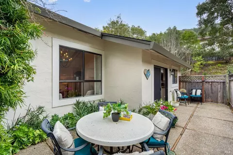 23 Woodstock Ct, San Rafael, CA 94903