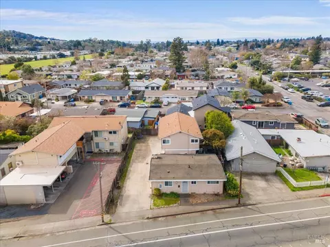 1215-1217 Yulupa Ave, Santa Rosa, CA 95405