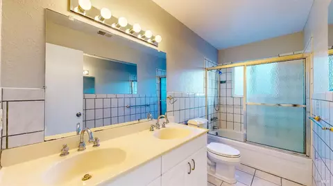 Bath - 524 Ely Blvd S, Petaluma, CA 94954 photo 3 of 3