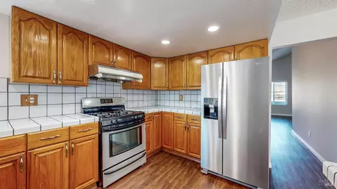Kitchen - 524 Ely Blvd S, Petaluma, CA 94954 photo 2 of 3