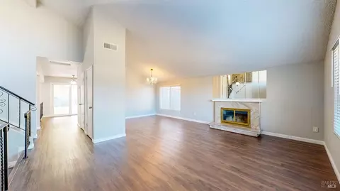 Living - 524 Ely Blvd S, Petaluma, CA 94954 photo 2 of 6