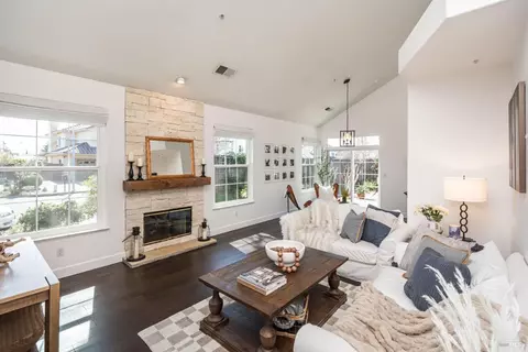 Living - 2 Wesley Ct, Napa, CA 94558 photo 1 of 3
