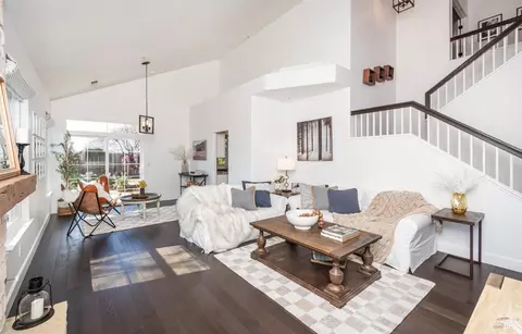Living - 2 Wesley Ct, Napa, CA 94558 photo 2 of 3