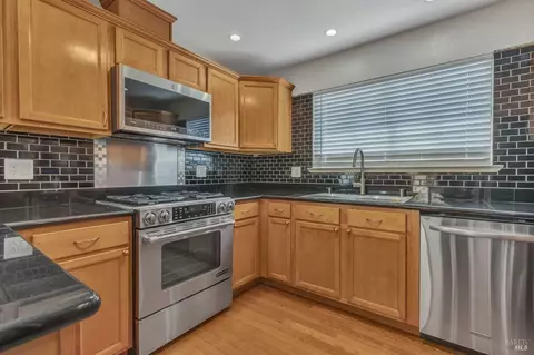 242 Toledo Ct, Vallejo, CA 94591 photo 4