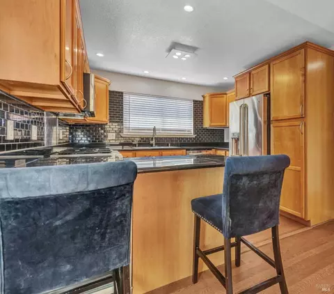 242 Toledo Ct, Vallejo, CA 94591 photo 2