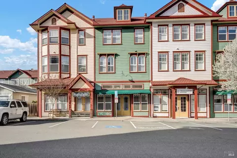 9135 Windsor Rd, Windsor, CA 95492