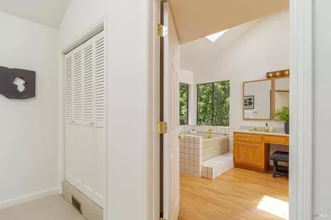 Entry Way - 225 Cascade Dr, Fairfax, CA 94930 photo 1 of 4