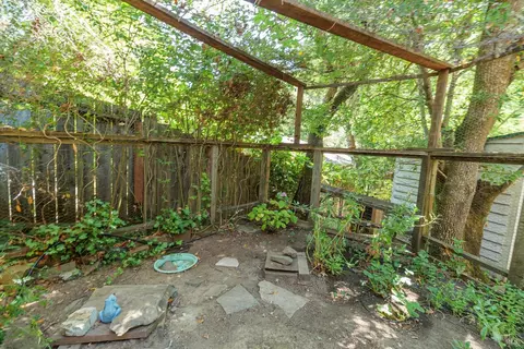 Exterior - 225 Cascade Dr, Fairfax, CA 94930 photo 23 of 35