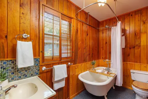 Bath - 225 Cascade Dr, Fairfax, CA 94930 photo 2 of 5