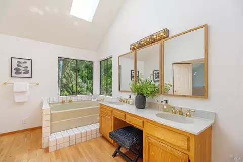 Bath - 225 Cascade Dr, Fairfax, CA 94930 photo 4 of 5