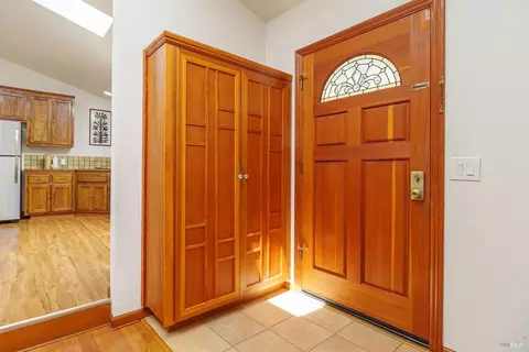 Entry Way - 225 Cascade Dr, Fairfax, CA 94930 photo 2 of 4