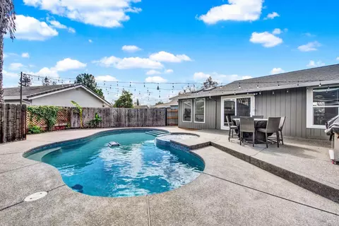 Exterior - 910 Mason Ct, Dixon, CA 95620 photo 13 of 25