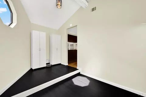 Entry Way - 910 Mason Ct, Dixon, CA 95620 photo 5 of 6