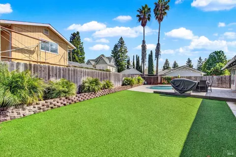 Exterior - 910 Mason Ct, Dixon, CA 95620 photo 20 of 25