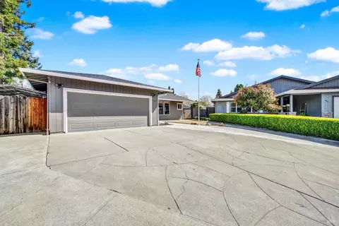 Exterior - 910 Mason Ct, Dixon, CA 95620 photo 4 of 25