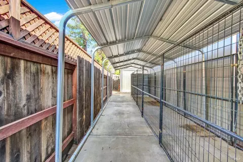 Entry Way - 910 Mason Ct, Dixon, CA 95620 photo 6 of 6