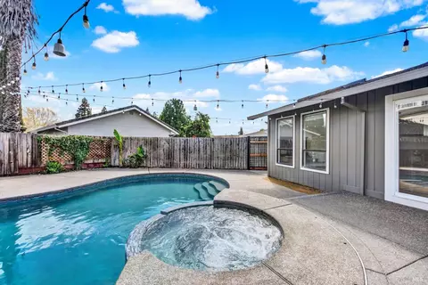 Exterior - 910 Mason Ct, Dixon, CA 95620 photo 15 of 25