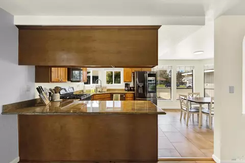 Kitchen - 910 Mason Ct, Dixon, CA 95620 photo 2 of 10