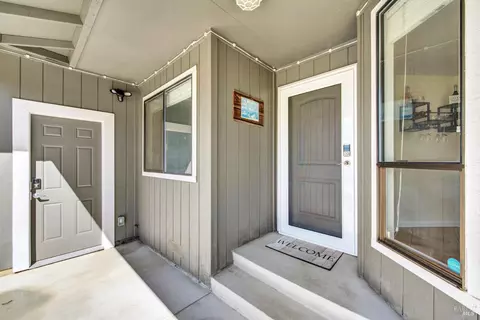 Entry Way - 910 Mason Ct, Dixon, CA 95620 photo 2 of 6
